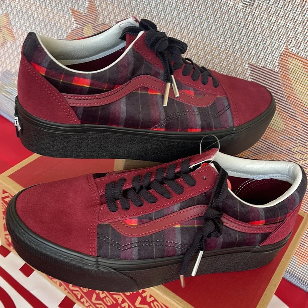 Vans Old Skool Stacked 
Velvet Plaid Port/Black
VNOA7Q5M02Y
WMNS Platforms - Picture 11 of 16